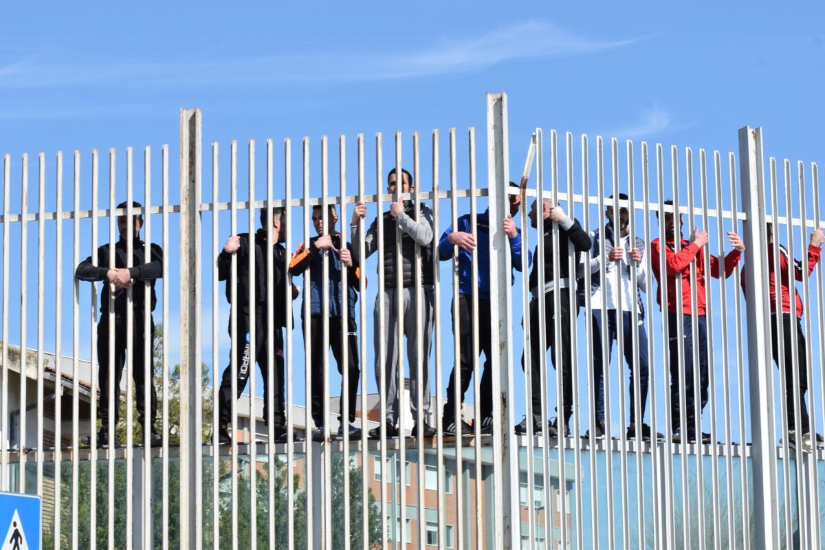 Rivolta e maxi evasione dal carcere di Foggia, altri 5 arresti - Crediti foto Franco Cautillo