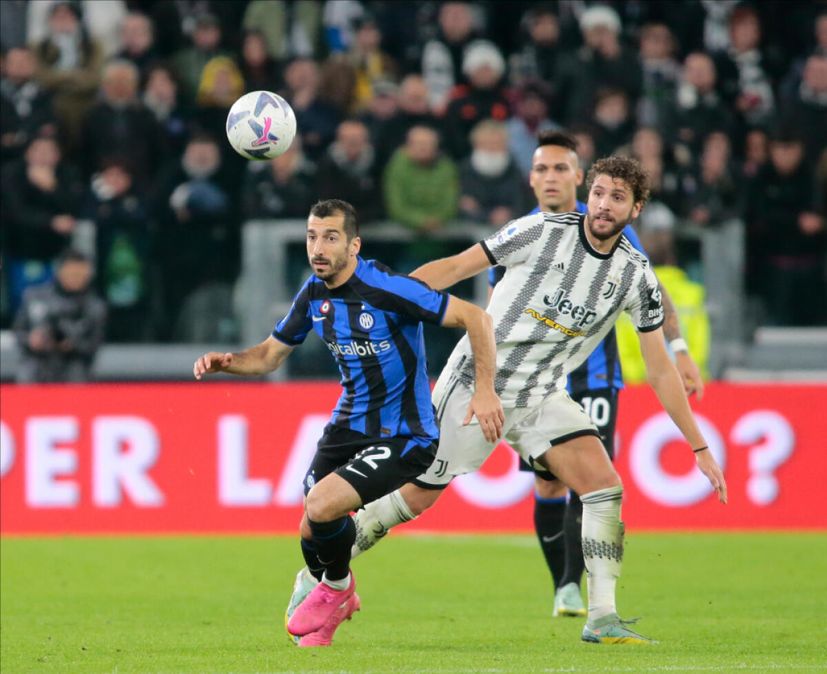 Inter, Mkhitaryan rischia la finale. Sul rinnovo di Bastoni… - Henrikh Mkhitaryan of Fc Inter and Manuel Locatelli of Juventus Fc during the Italian Serie A, football match between Juventus Fc and Inter Fc, on 06 November 2022, at Allianz Stadium, Turin, Italy  Photo Nderim Kaceli - Credit: Nderim Kaceli/LiveMed
