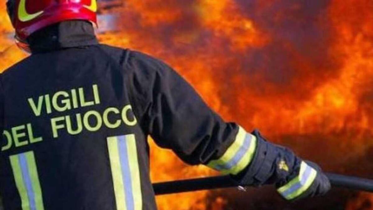 Incendio nella baraccopoli di borgo Mezzanone - 