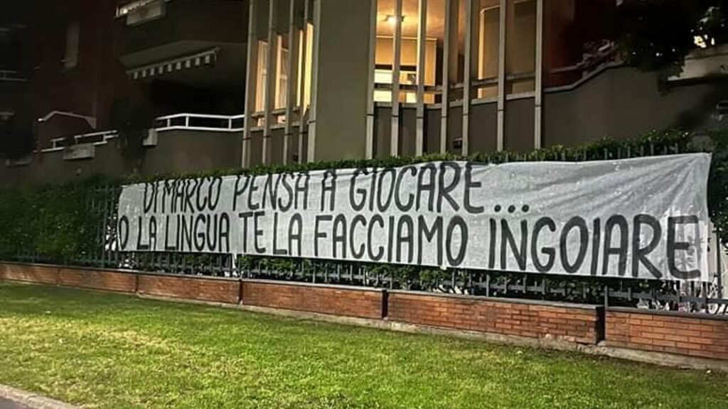 Inter, striscione schock: "La lingua te la facciamo ingoiare"