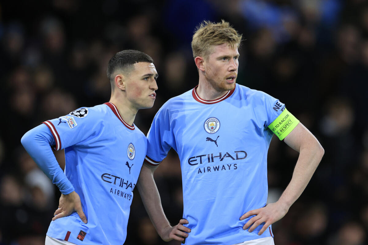 Champions League 2023-24: le fasce - Phil Foden #47 and Kevin De Bruyne #17 of Manchester City discuss tactics during the UEFA Champions League match Manchester City vs Sevilla at Etihad Stadium, Manchester, United Kingdom, 2nd November 2022

(Photo by Conor Molloy/News Images)
