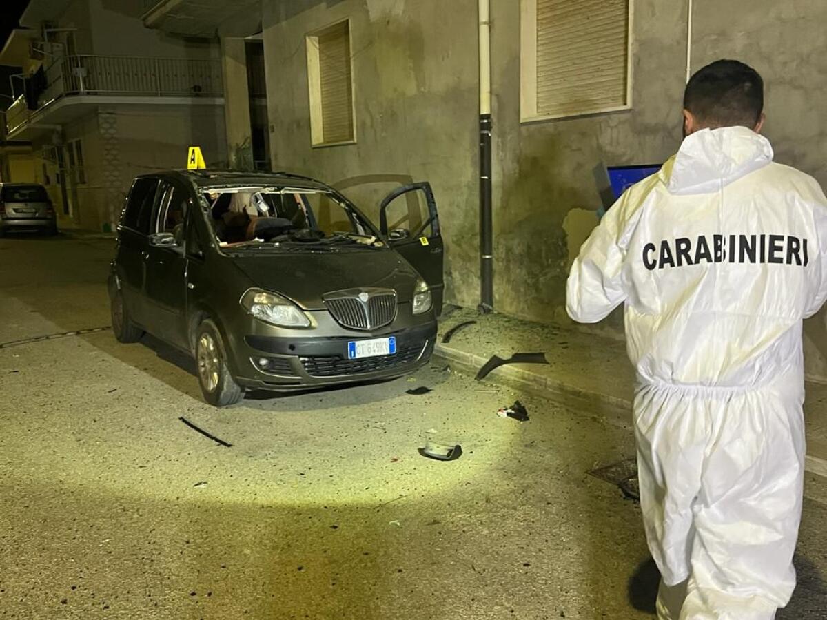 Stornara, bomba carta contro un'auto - 