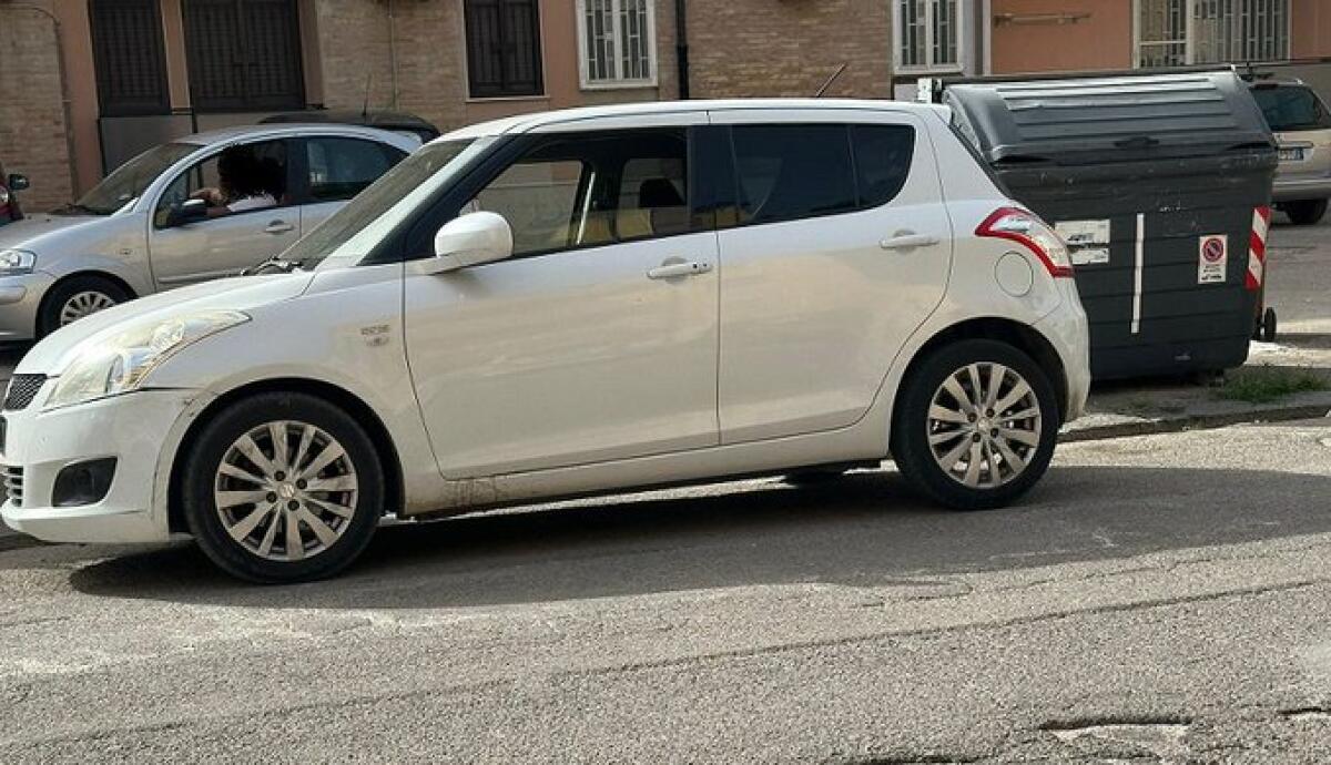 Agguato a Foggia, colpi di pistola contro auto al Cep - 