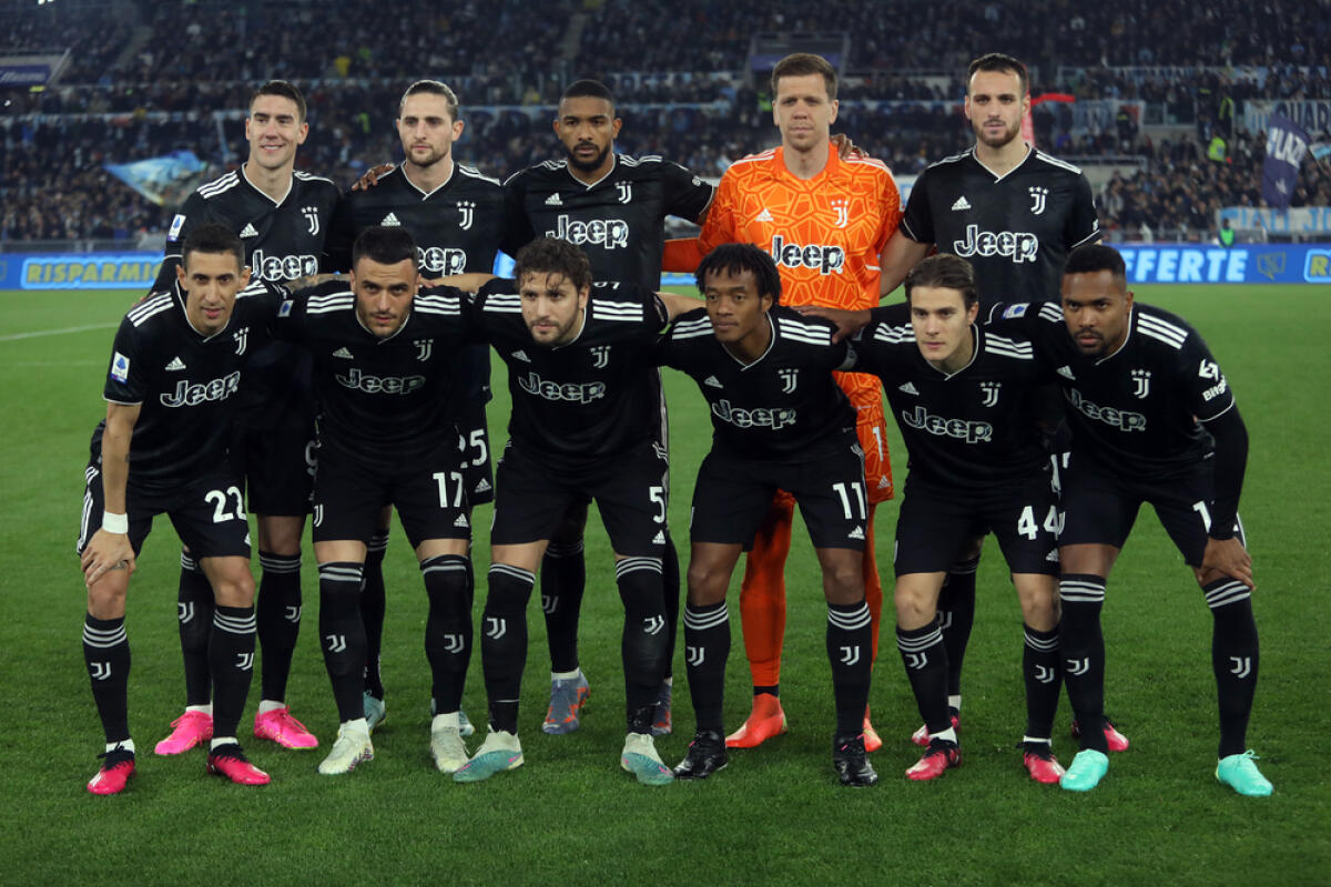 Calciomercato Juventus, non solo Vlahovic: doppia cessione a sorpresa - Rome, Italy 08.04.2023:  Juventus team before the Serie A 2022/2023 championship soccer match, day 29, between SS Lazio vs FC Juventus Turin at Olympic stadium in Rome, Italy.