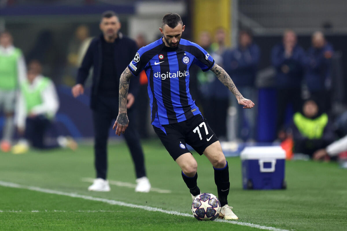 Inter, ecco Bisseck. Scelto l'erede di Brozovic - Marcelo Brozovic of Fc Internazionale during the Uefa Champions League round of 16 first leg match between Fc Internazionale and Fc Porto on February 22, 2023 in Milano Italy .