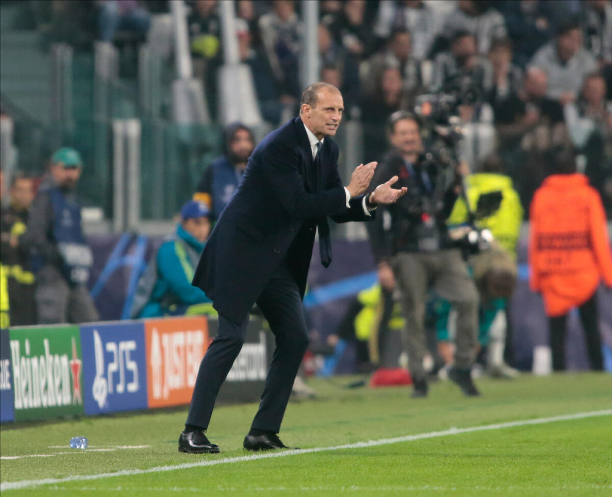 Juventus, per la mediana rispunta un vecchio pallino. Su Zaniolo... - Coach Massimiliano Allegri of Juventus Fc during the UEFA Champions League Group H, football match between Juventus Fc and Paris Saint Germain, on 02 November 2022 at Allianz Stadium, Turin, Italy.  Photo Nderim Kaceli - Credit: Nderim Kaceli/LiveMed