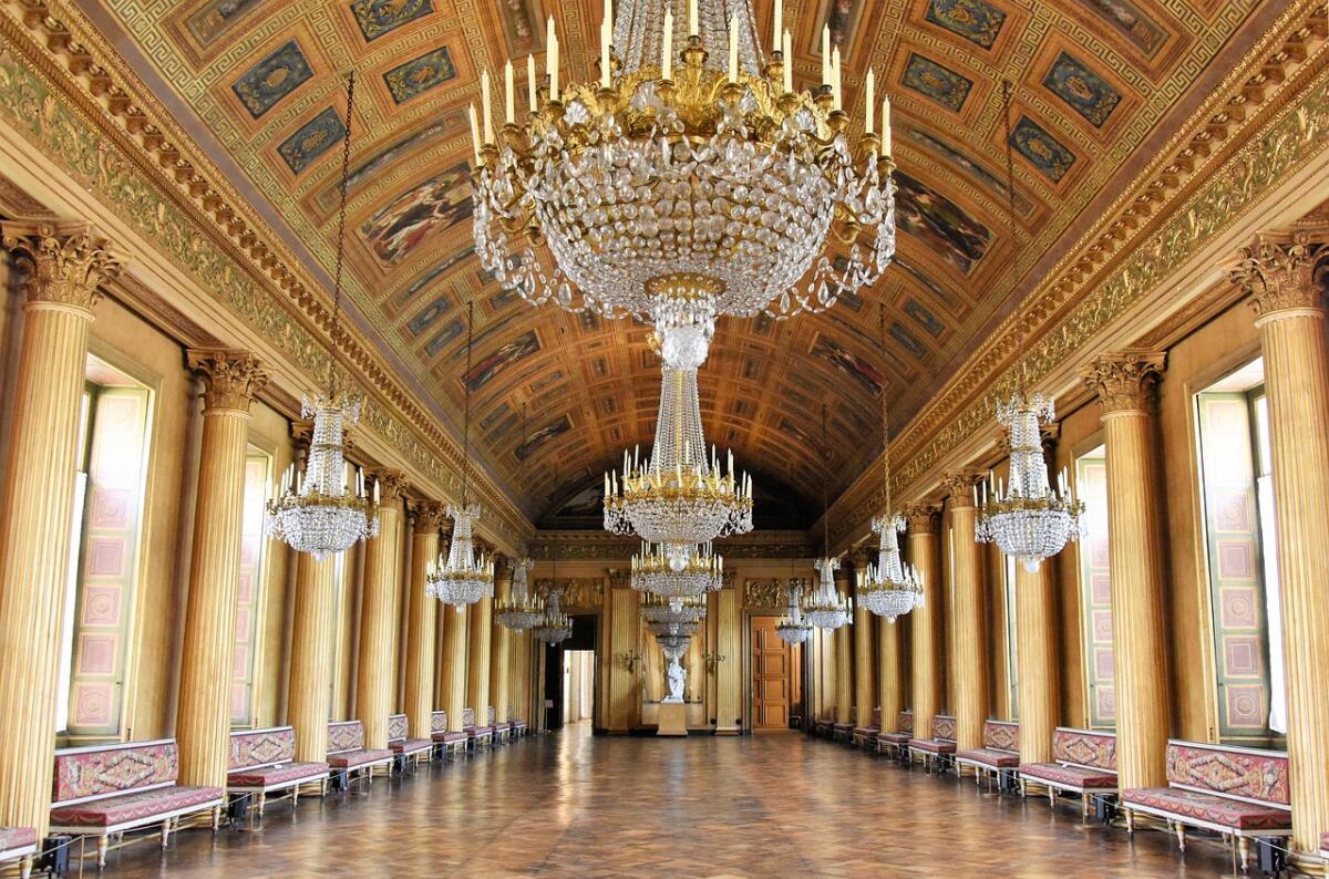 Lampadari in ferro battuto: design, eleganza e resistenza - 