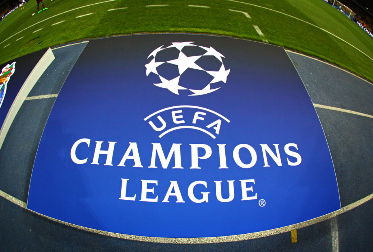 Champions League, i risultati della prima giornata - KYIV, UKRAINE - SEPTEMBER 16, 2015: Board with UEFA Champions League Logo on the grass before the game between FC Dynamo Kyiv and FC Porto at NSC Olimpiyskyi stadium