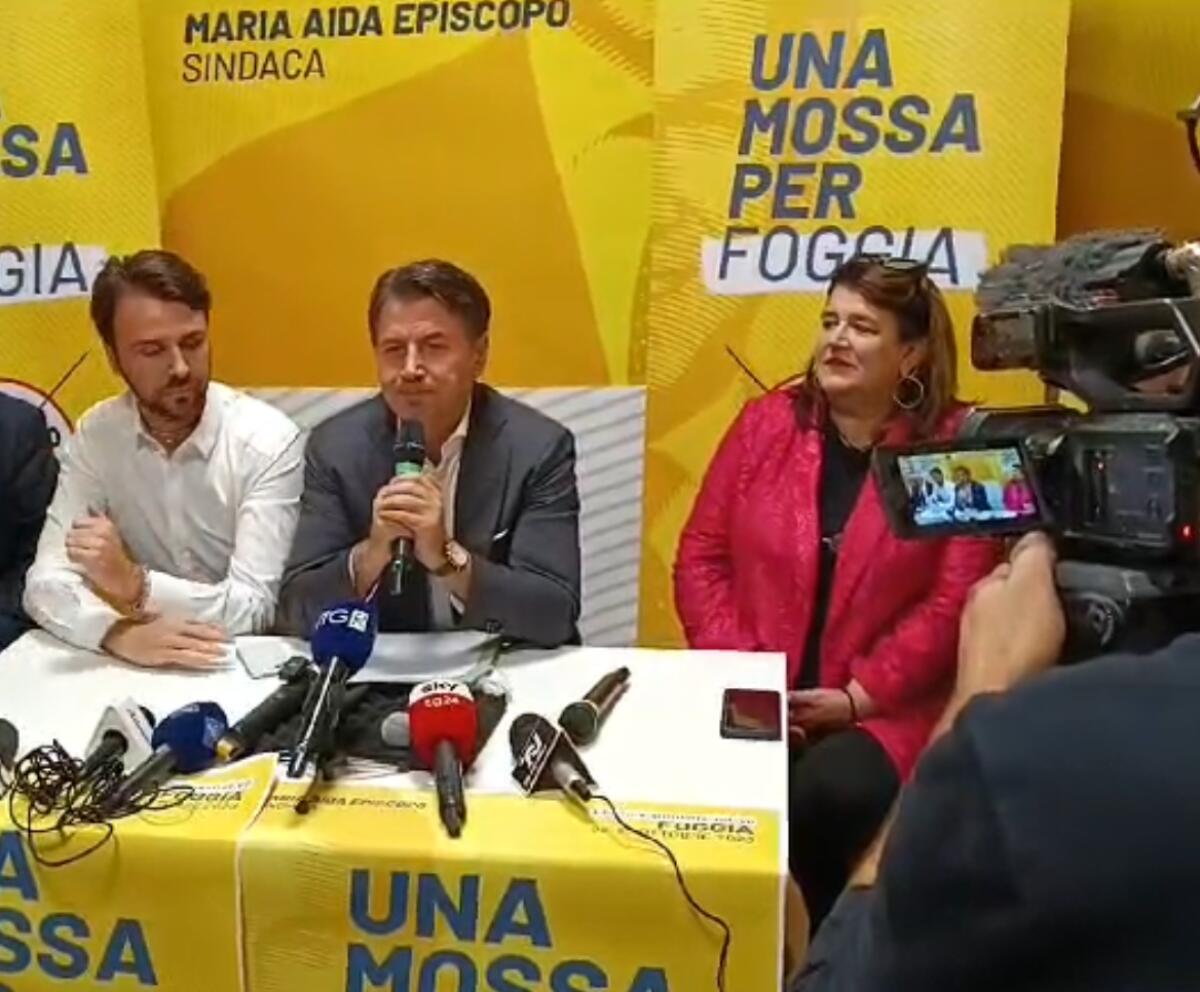 "Chiudiamo la porta del comune alla mafia" le prime parole di Conte a Foggia - 