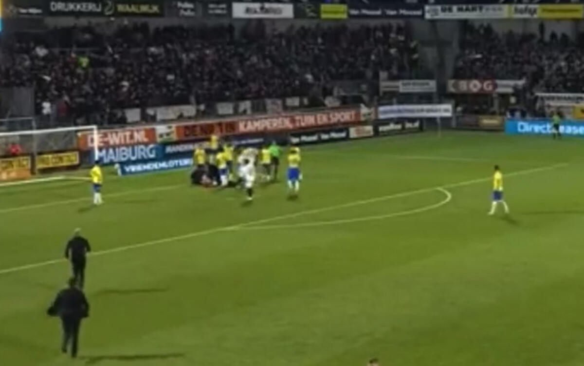 Paura in Waalwijk-Ajax, portiere perde i sensi - 