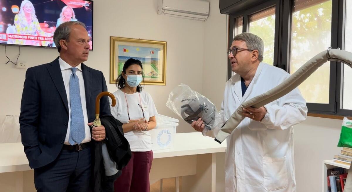Policlinico, consegnati caschi per donne in trattamento chemioterapico - 
