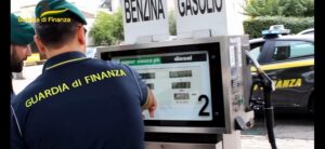 Nel foggiano la Gdf scopre due distributori di carburante abusivi e 26 irregolarità