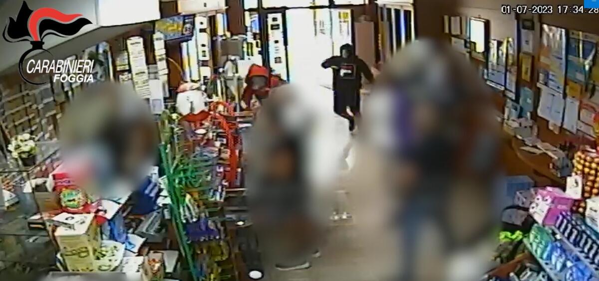 Apricena, rapinarono tabaccheria. Tre arresti - 