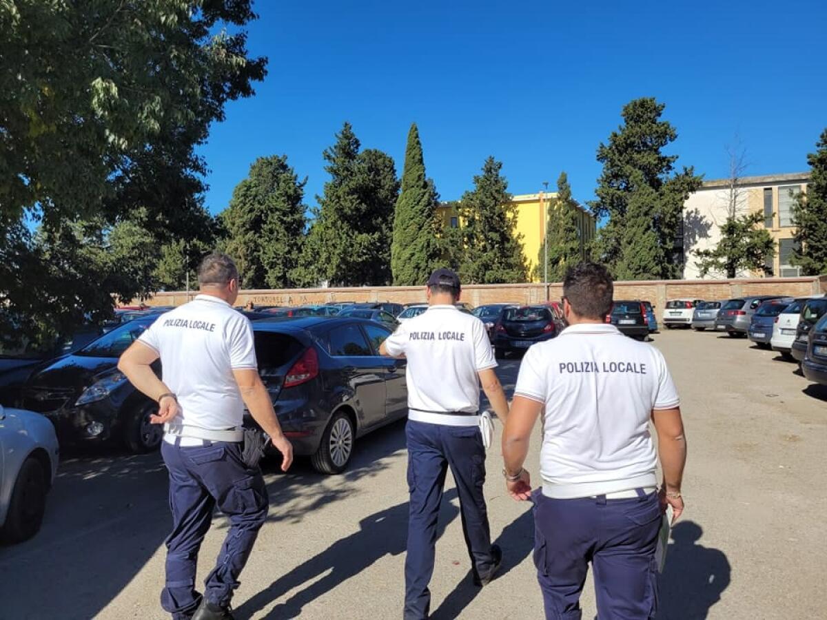 Cimitero: polizia locale sanziona parcheggiatori abusivi - 