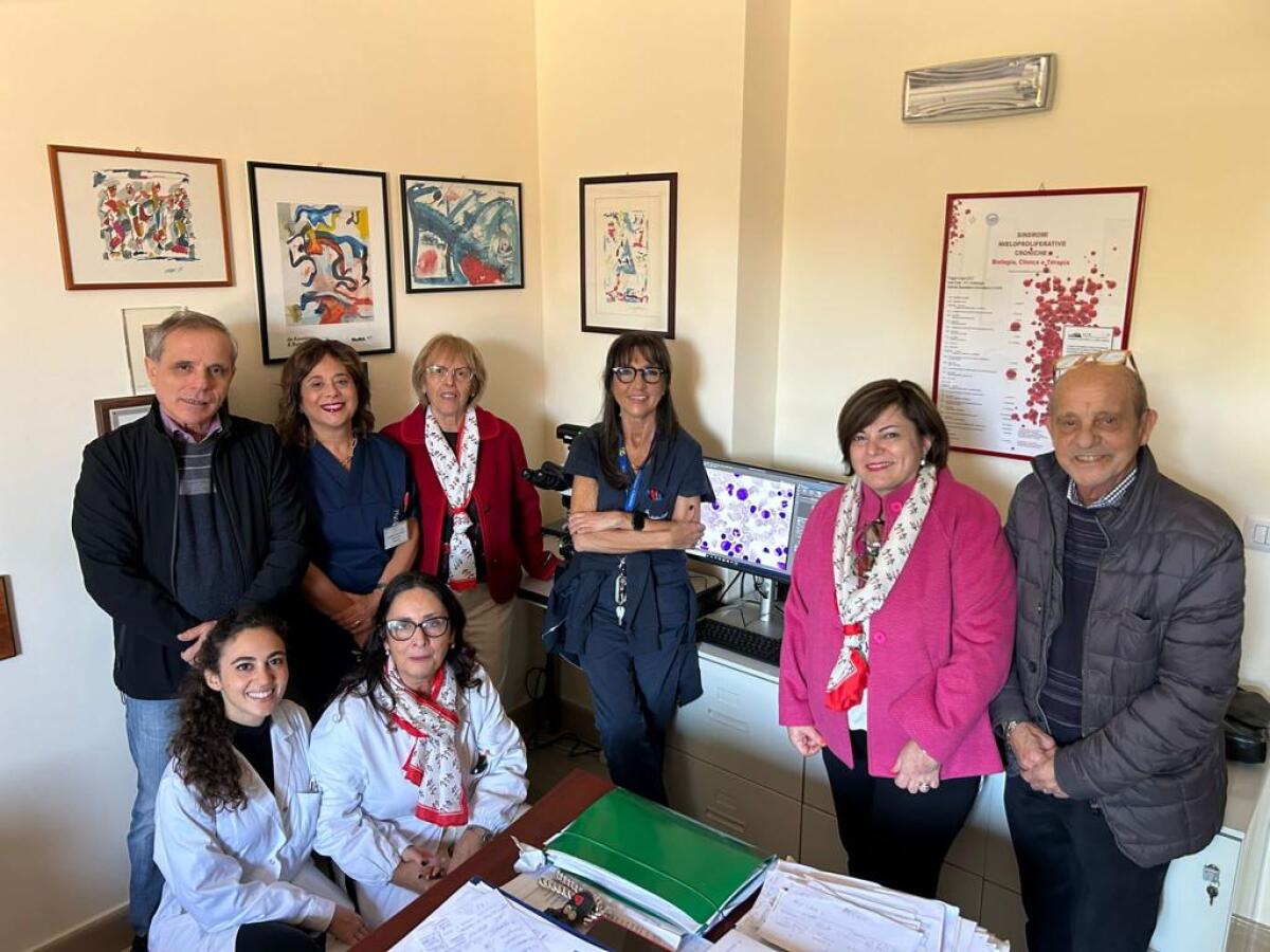AIL dona microscopio alla Struttura di Ematologia del Policlinico di Foggia - 