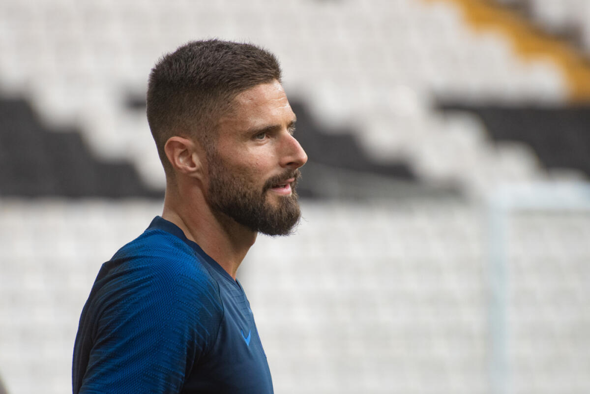 "Il Psg avrebbe vinto con Giroud al posto di Kolo Muani" - Istanbul, Turkey - August 13, 2019: Olivier Giroud on pre match training of Super Cup Chelsea vs Liverpool