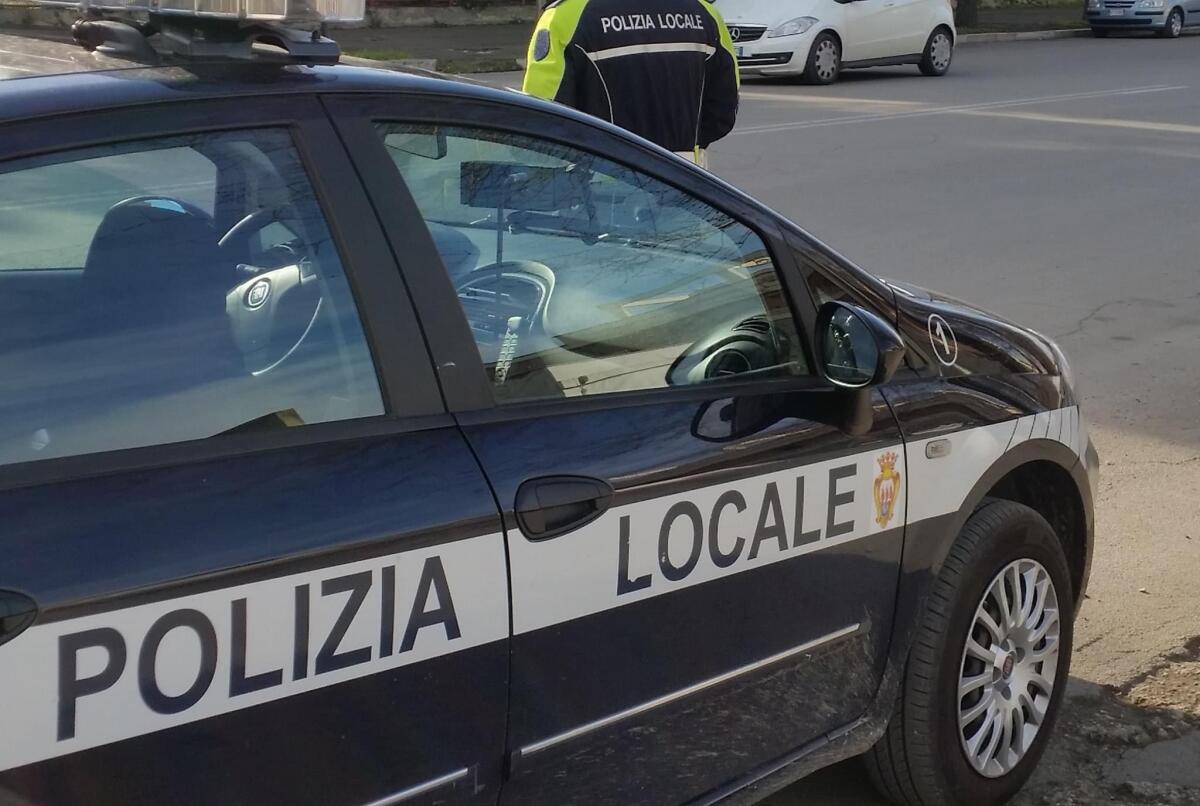 Foggia, Polizia locale sequestra auto senza assicurazione - 