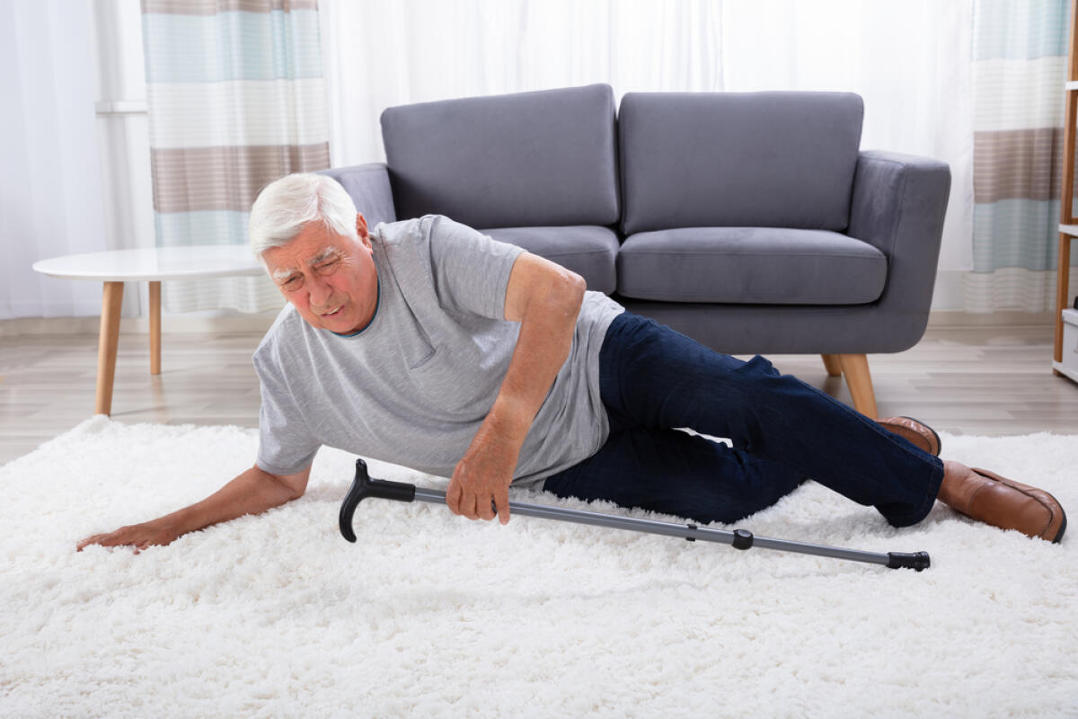 ASL, corso formativo sul fenomeno delle cadute - Senior Man Fallen On Carpet With Walking Stick