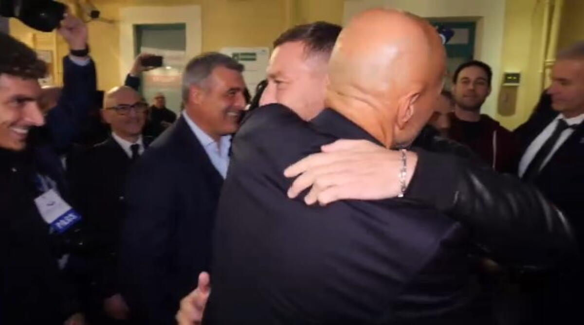 L'abbraccio fra Totti e Spalletti: "Dalla parte del cuore" - 