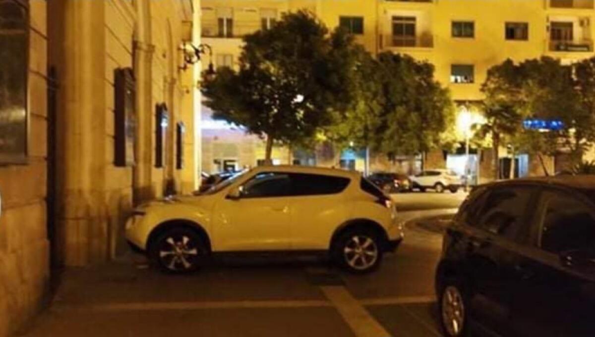 Foggia, multate auto parcheggiate davanti al Teatro Giordano - 