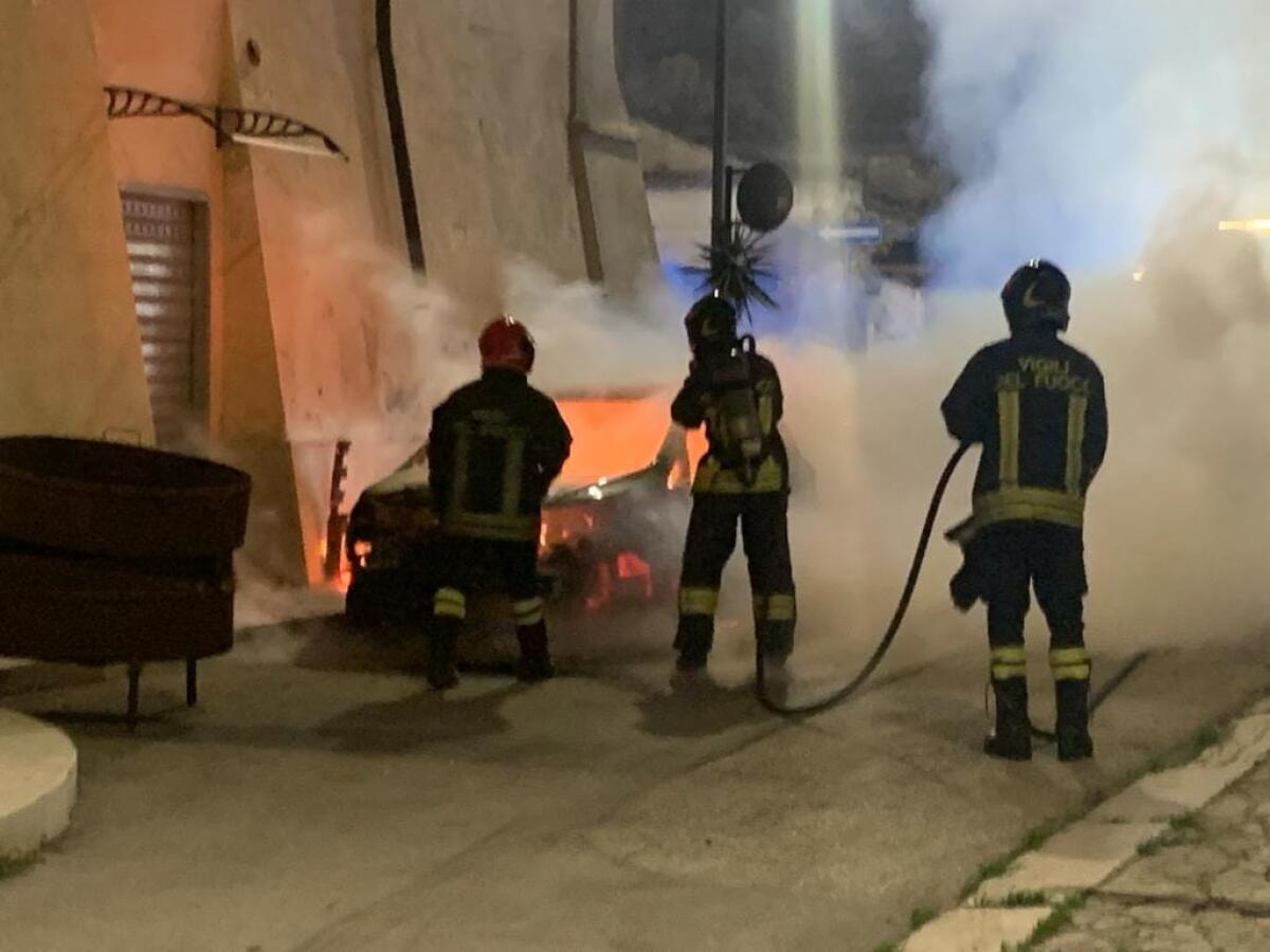 Carapelle, incendio distrugge auto parroco. Non si esclude il dolo - 