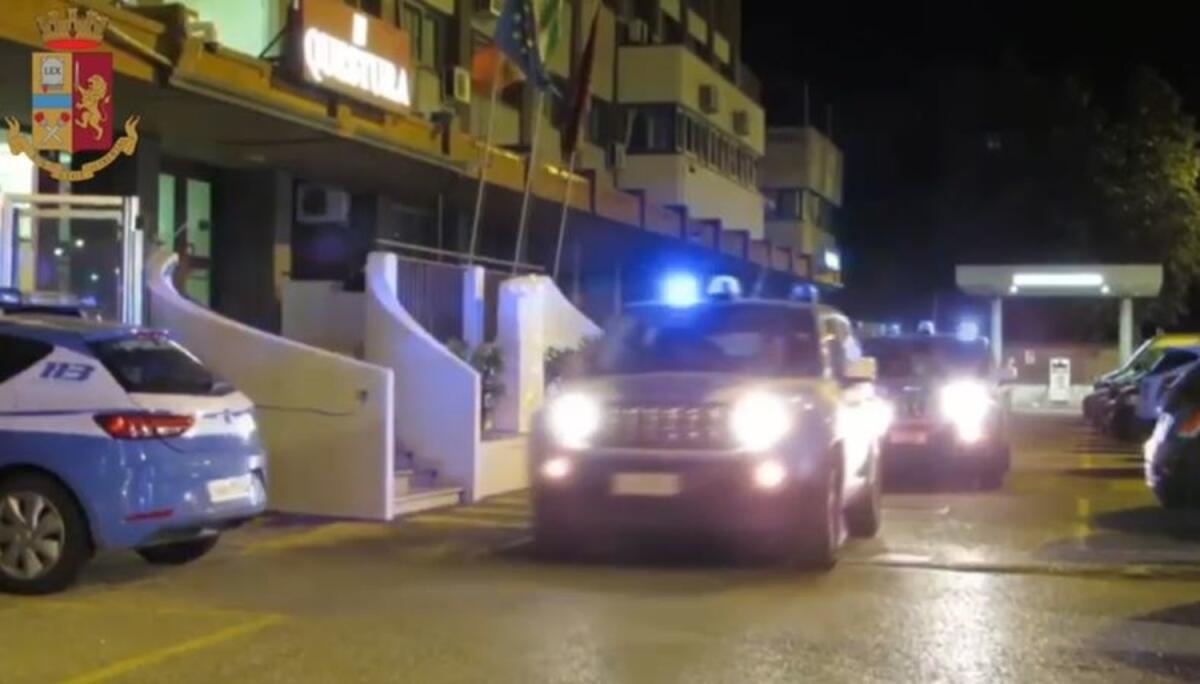 Tentano di scassinare un garage: Polizia blocca tre ragazzi, due sono minori - 