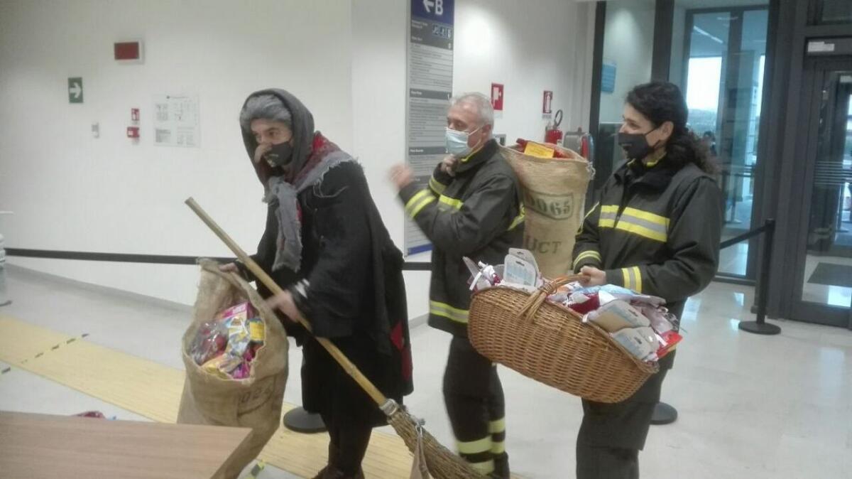 Foggia, la Befana tra i bambini ricoverati - 