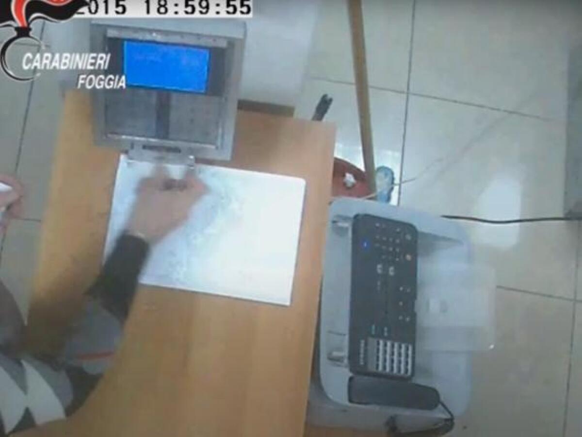 Foggia, i furbetti del cartellino la fanno franca: reati prescritti - 