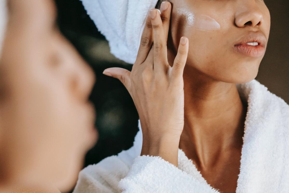 Peeling viso: il segreto per una pelle rinnovata - 