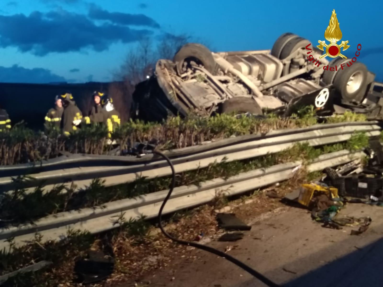 Incidente mortale sulla statale 655: deceduto conducente tir. C'è anche un ferito