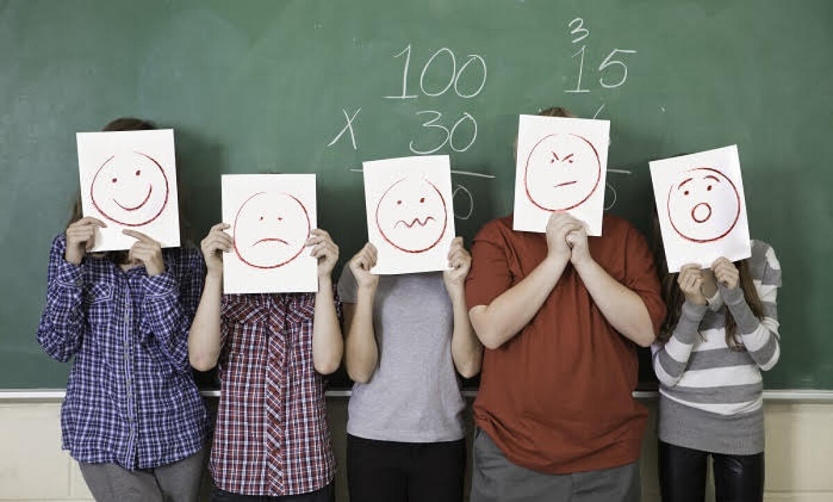 Manfredonia, tra i banchi si impara a superare insicurezza e fragilità - Five students holding faces of different emotions they have from worry to happy