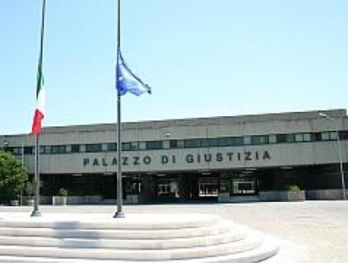Foggia, mazzette per ottenere case e lavoro: chiesto rinvio a giudizio per 11 persone - 
