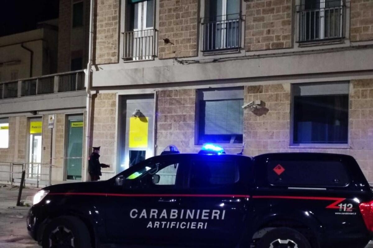 Cerignola, bomba al postamat di piazza Duomo - 