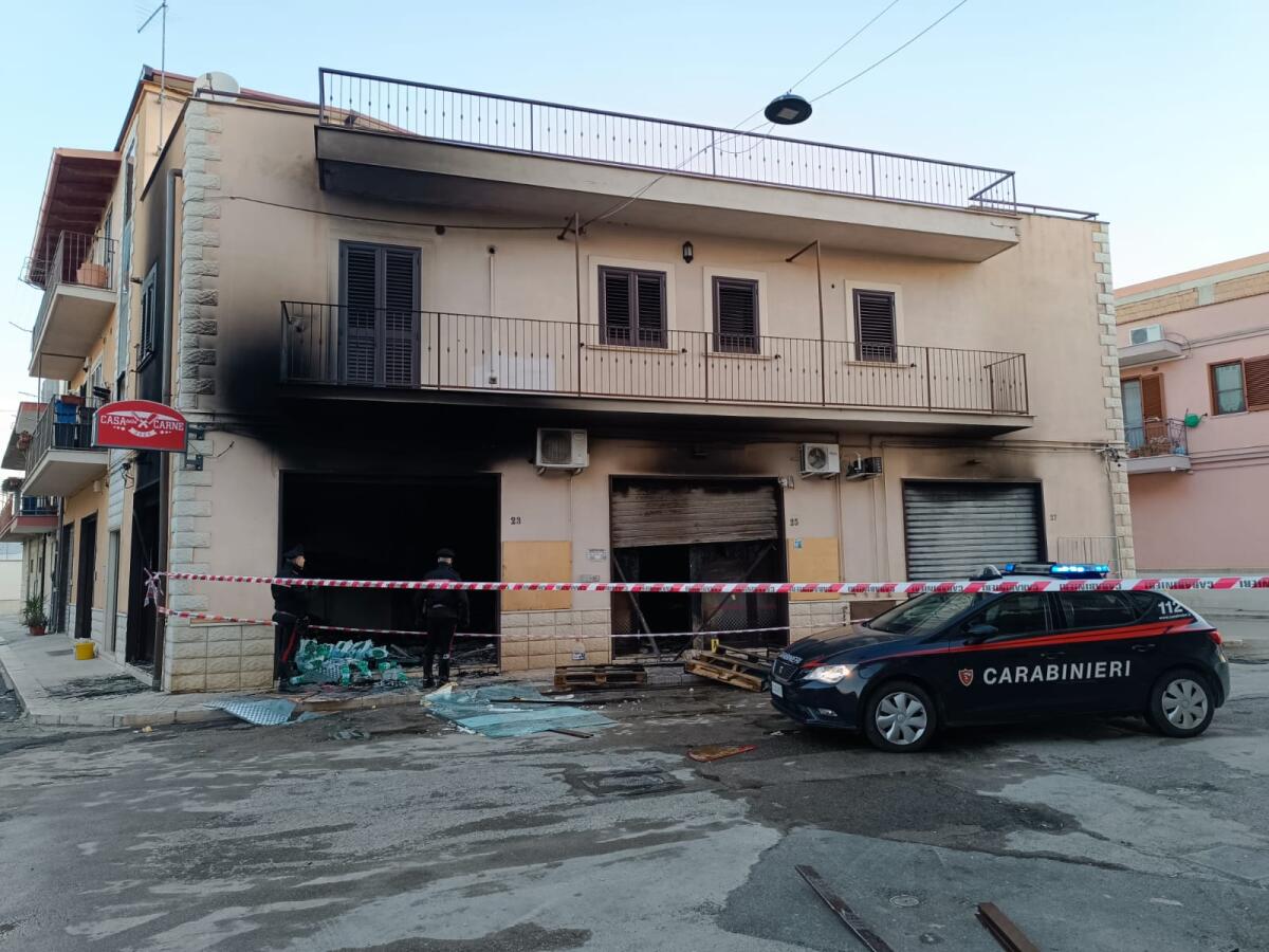 Stornara, incendiata una macelleria - 