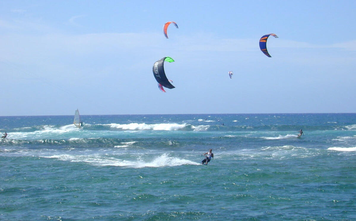 Tragedia a Vieste, 62enne muore mentre fa kite-surf - 