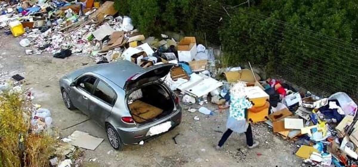 Cerignola, fototrappole incastrano incivili che abbandonano i rifiuti - 