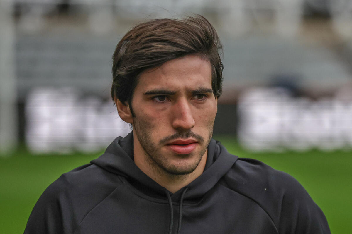 Tonali rischia una nuova squalifica - Sandro Tonali #8 of Newcastle United arrives during the Carabao Cup Third Round match Newcastle United vs Manchester City at St. James's Park, Newcastle, United Kingdom, 27th September 2023

(Photo by Mark Cosgrove/News Images)