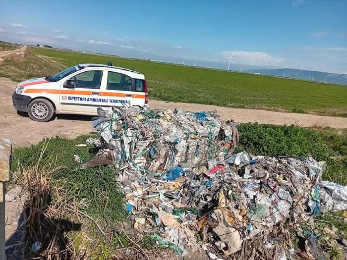 Manfredonia, scoperto scarico illecito di rifiuti pericolosi - 