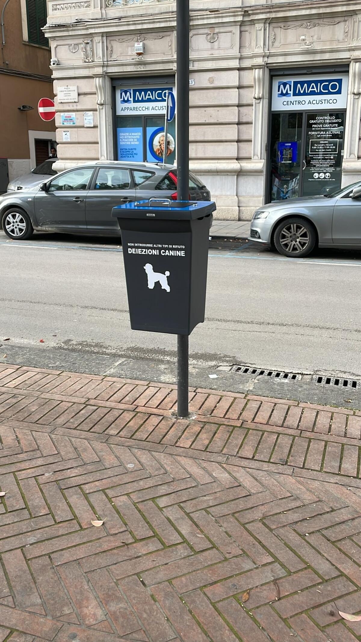 Foggia, installati 270 cestini gettacarte e 50 per le deiezioni canine - 