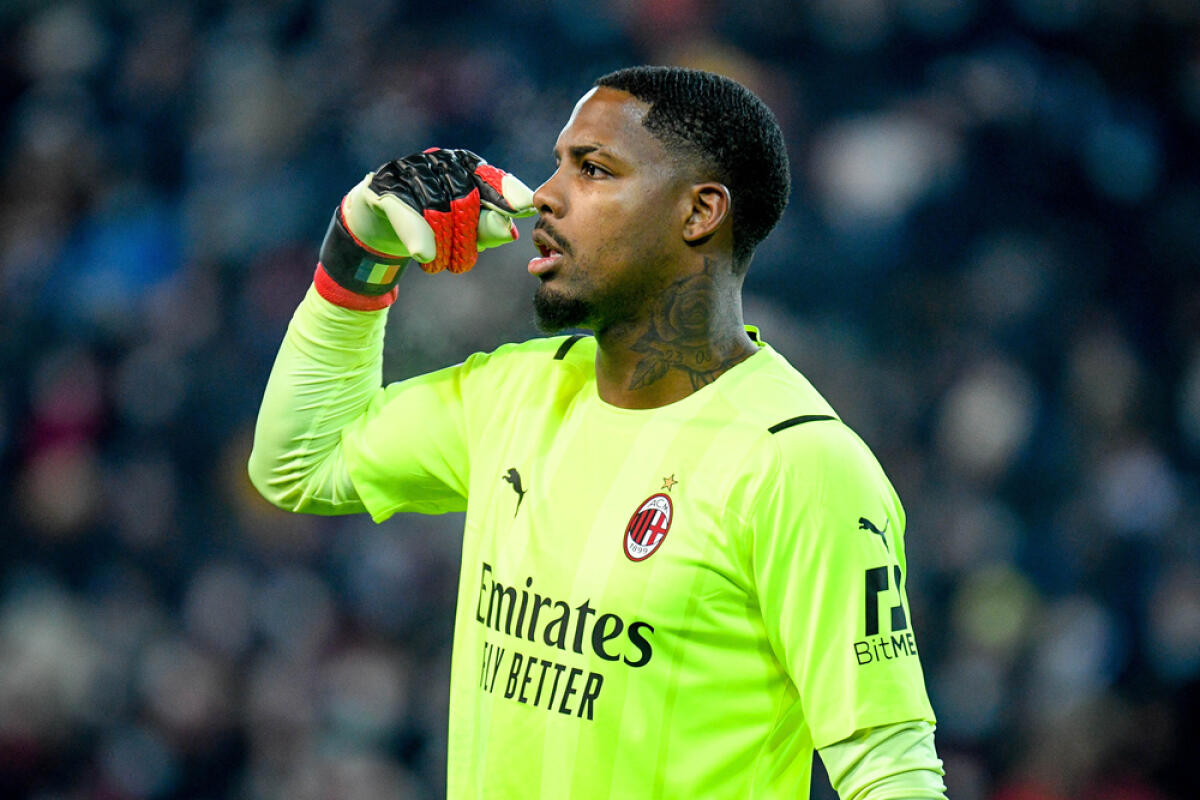 Milan, porta girevole: via Maignan, si punta Di Gregorio - Milan's Mike Maignan portrait  during  italian soccer Serie A match Udinese Calcio vs AC Milan at the Friuli - Dacia Arena stadium in Udine, Italy, December 11, 2021 - Credit: Ettore Griffoni