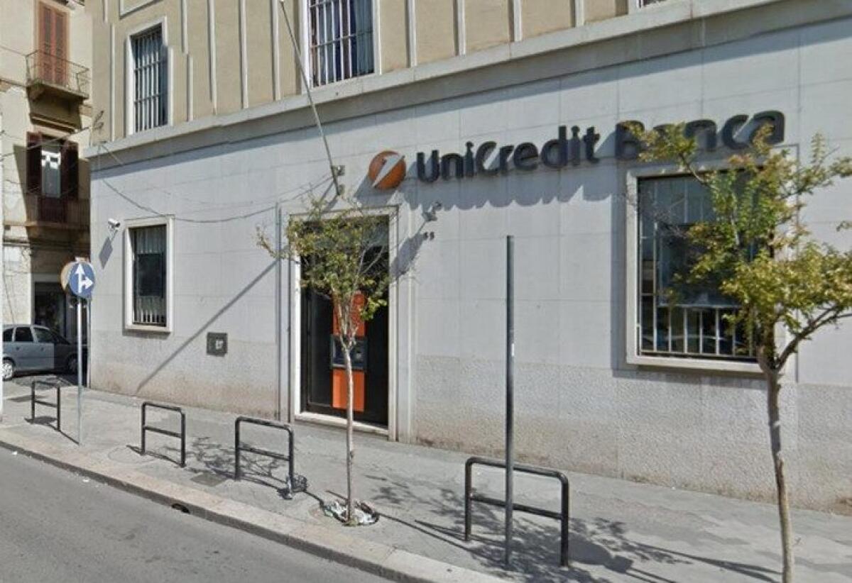 Cerignola, ladri svuotano cassette di sicurezza banca Unicredit - 