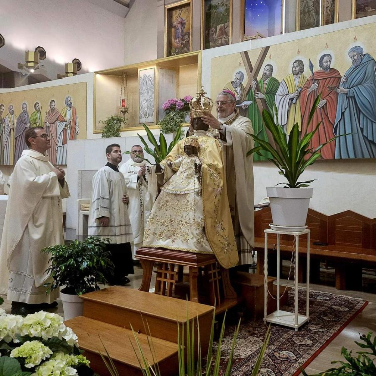 Foggia, la sindaca partecipa alla vestizione della Madonna Incoronata - 