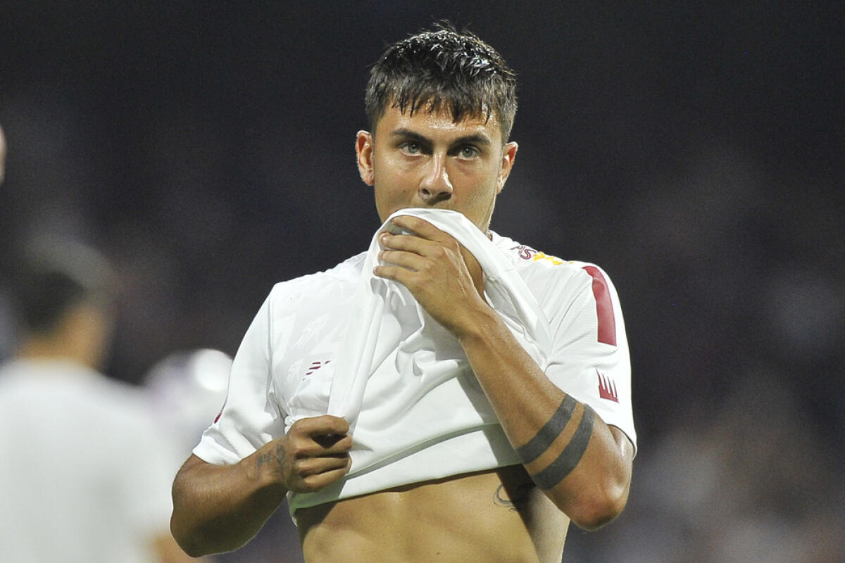 Dybala via in estate? La clausola è molto bassa... - Paulo Dybala player of Roma, during the match of the Italian Serie A league between Salernitana vs Roma final result, Salernitana 0, Roma 1, match played at the Arechi stadium.