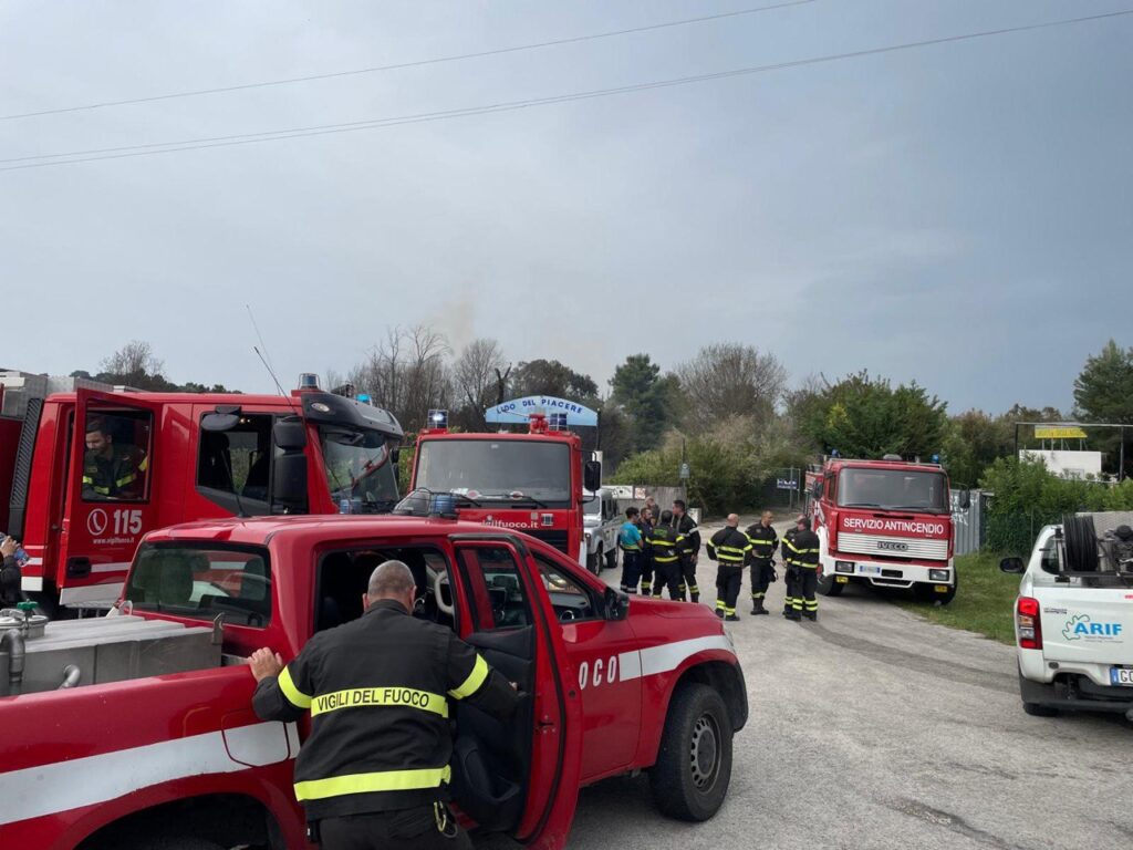 Peschici, incendio a poca distanza dalla Torre di Sfinale