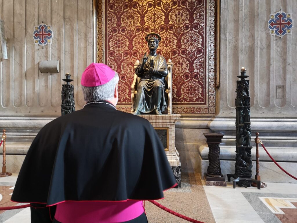 Roma, vescovi pugliesi celebrano Messa sulla tomba di San Pietro