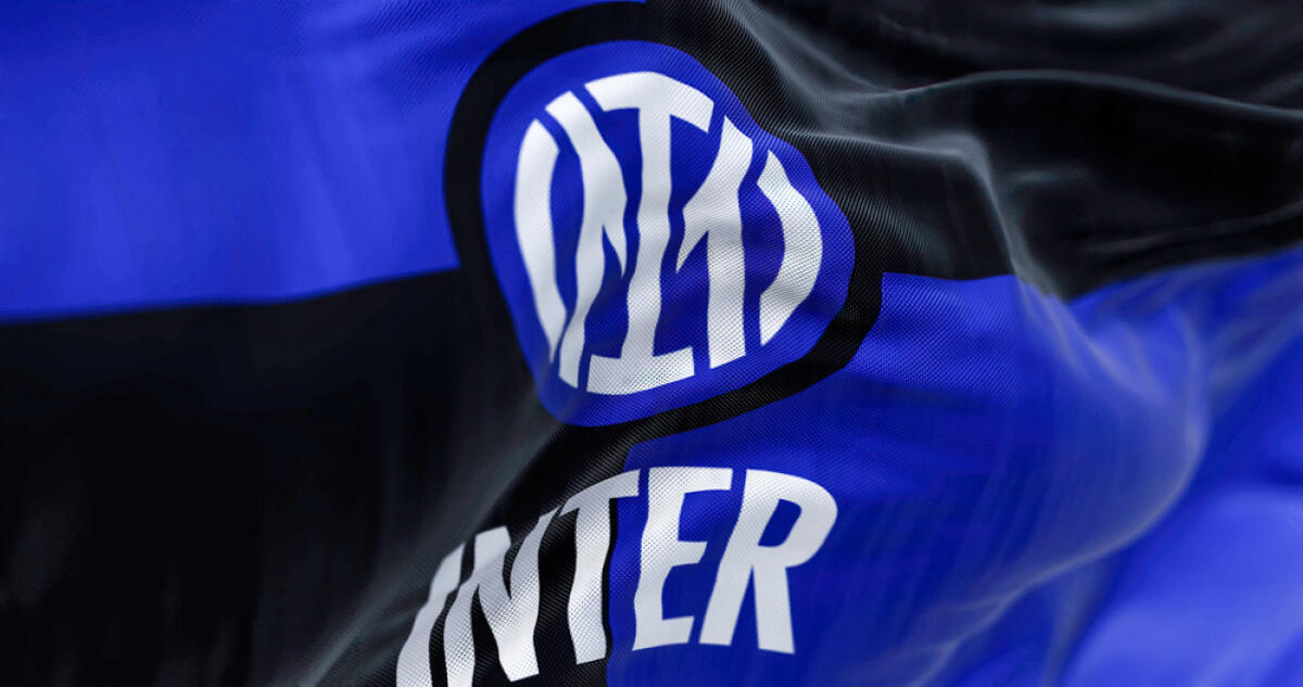 Inter, Marotta punta un giovane fantasista spagnolo - Milan, Italy, July 2022: The flag of Inter Football Club waving in the wind. Inter is a professional football club based in Milan, Italy