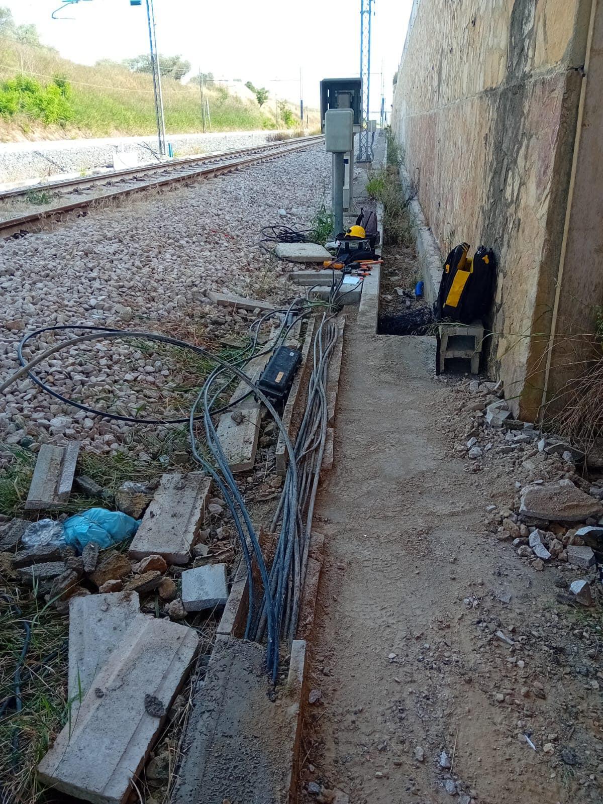 San Severo, atti vandalici sulla linea ferroviaria garganica - 