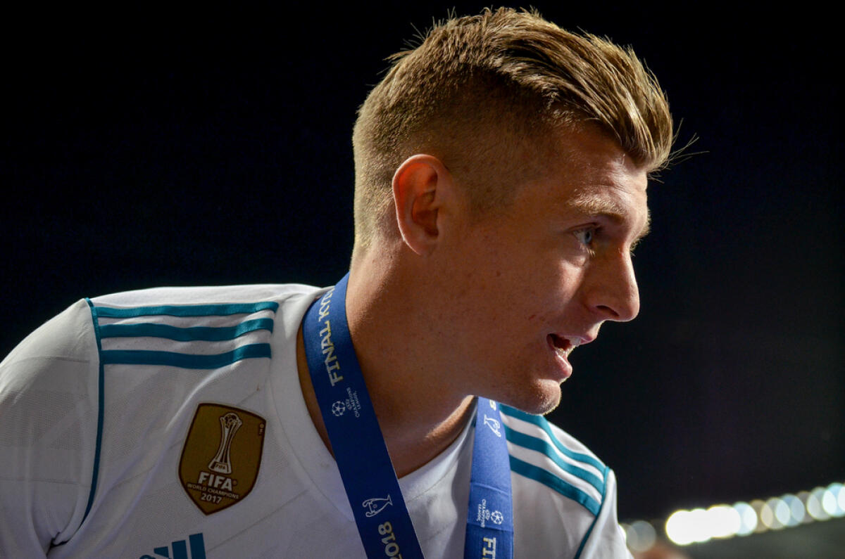 L'incredibile addio al calcio di Toni Kroos a soli 34 anni - KYIV, UKRAINE - MAY 26, 2018: Toni Kroos of Real Madrid celebrate the victory in the final of the UEFA Champions League 2018 in Kiev  match between Real Madrid and Liverpool, Ukraine