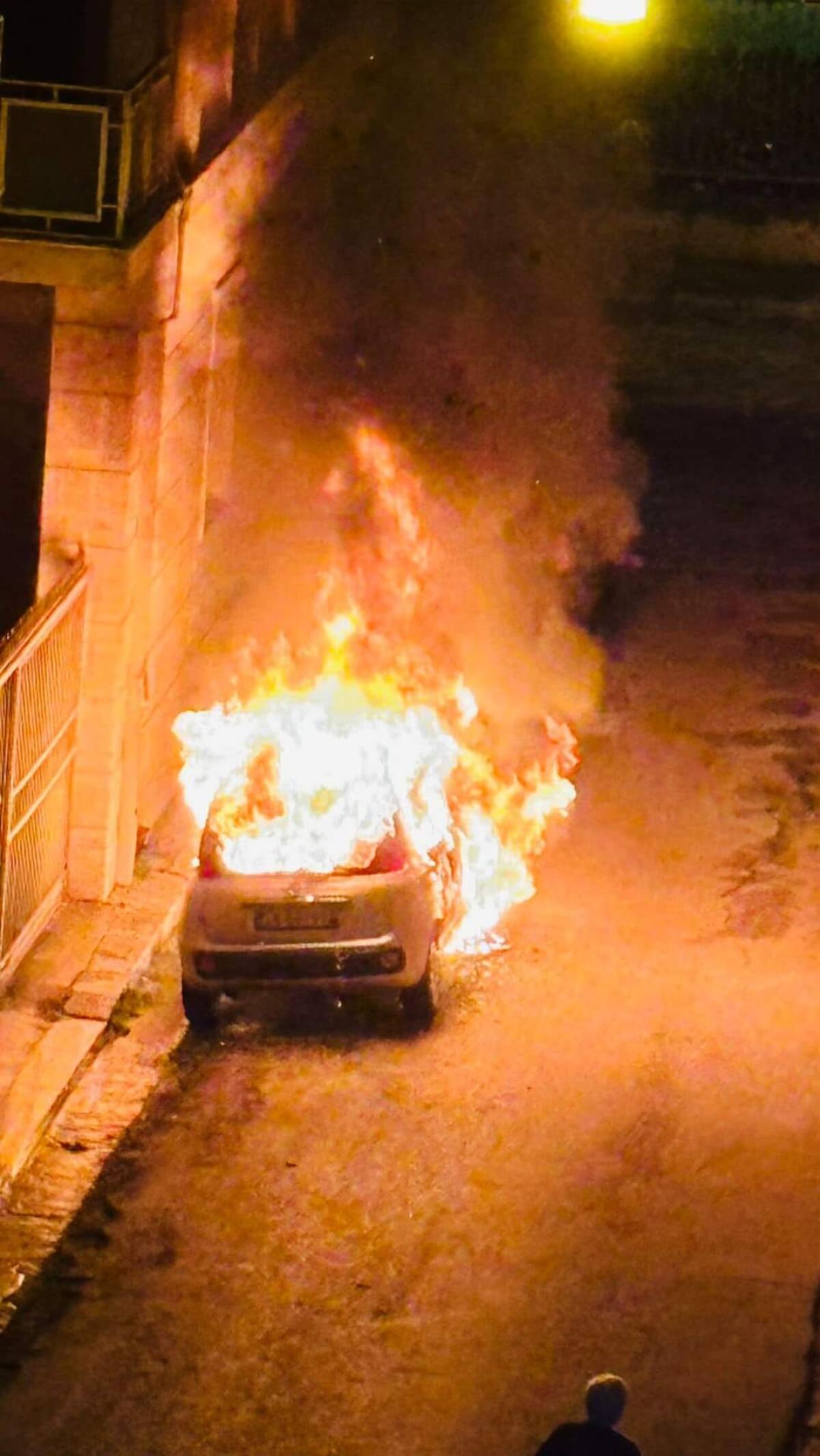 San Severo, bruciata auto di un commerciante - 