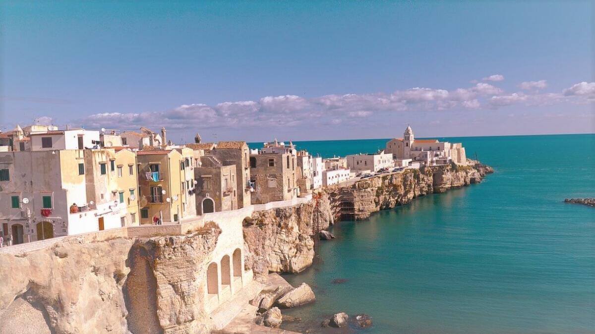 Turismo: potenziati i collegamenti estivi tra le principali mete turistiche pugliesi - 